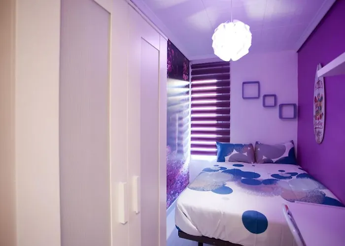 4-bed Sleeps 7 Free Parking * Valencia